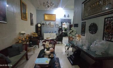 Di jual rumah + kontrakkan strategis di jalan potlot II, Jakarta selatan - Lokasi premium dan nilai investasi tinggi