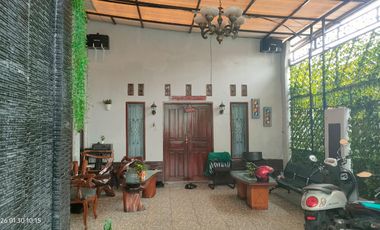 Di jual rumah + kontrakkan strategis di jalan potlot II, Jakarta selatan - Lokasi premium dan nilai investasi tinggi