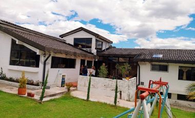 Casa independiente de arriendo una sola planta en Playa Chica, Los Chillos