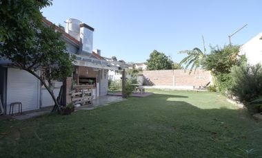 Casa Venta con Parque Pileta y Galpón L de Zamora