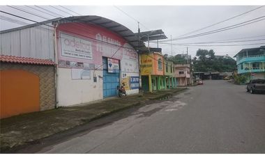 Galpón y Ferretería de venta zona centro Quinindé