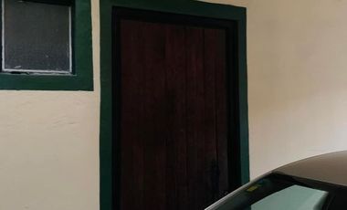 Céntrica casa de estilo Colonial.