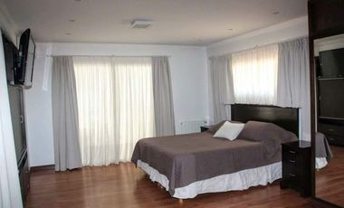 Chalet 5 ambientes con parque. Zona Bosque de Peralta Ramos