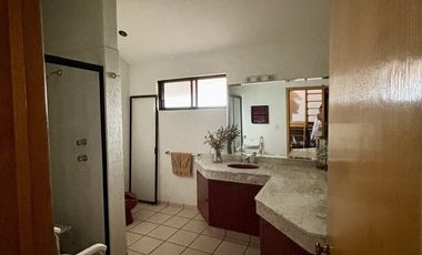 SE RENTA HERMOSA CASA EN LOMAS 3ra