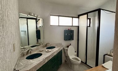 SE RENTA HERMOSA CASA EN LOMAS 3ra