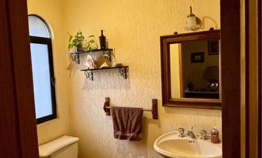 SE RENTA HERMOSA CASA EN LOMAS 3ra