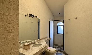 SE RENTA HERMOSA CASA EN LOMAS 3ra
