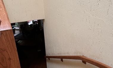 SE RENTA HERMOSA CASA EN LOMAS 3ra