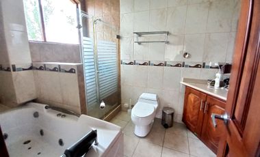 Venta de casa valle de los chillos