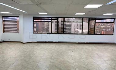 oficina en arriendo/venta en quinta camacho. Cod A7589