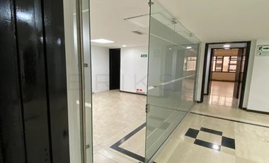oficina en arriendo/venta en quinta camacho. Cod A7589