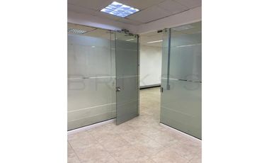 oficina en arriendo/venta en quinta camacho. Cod A7589