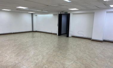 oficina en arriendo/venta en quinta camacho. Cod A7589