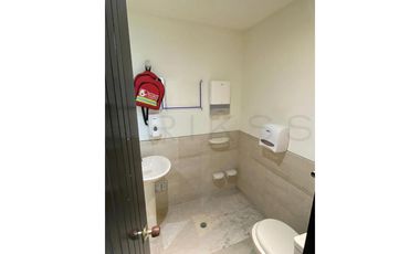 oficina en arriendo/venta en quinta camacho. Cod A7589