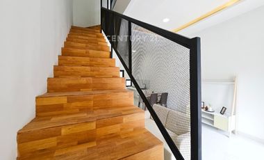 Dijual Rumah Cantk Di Bolevard Hijau Kota Harapan Indah