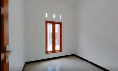 DIJUAL RUMAH SIAP HUNI TANAH LUAS DEKAT KAMPUS UAD YOGYAKARTA