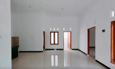 DIJUAL RUMAH SIAP HUNI TANAH LUAS DEKAT KAMPUS UAD YOGYAKARTA