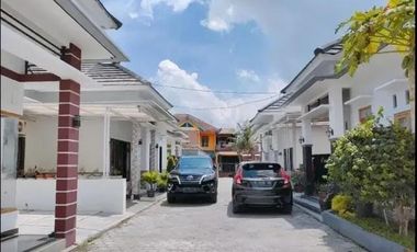 DIJUAL RUMAH SIAP HUNI TANAH LUAS DEKAT KAMPUS UAD YOGYAKARTA