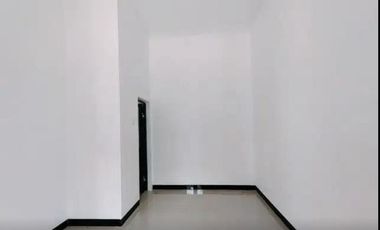 DIJUAL RUMAH SIAP HUNI TANAH LUAS DEKAT KAMPUS UAD YOGYAKARTA