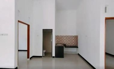 DIJUAL RUMAH SIAP HUNI TANAH LUAS DEKAT KAMPUS UAD YOGYAKARTA