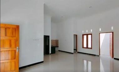 DIJUAL RUMAH SIAP HUNI TANAH LUAS DEKAT KAMPUS UAD YOGYAKARTA