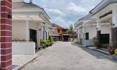 DIJUAL RUMAH SIAP HUNI TANAH LUAS DEKAT KAMPUS UAD YOGYAKARTA