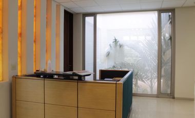 Edificio de lujo  en Avenida Tepopazolco ideal corporativo