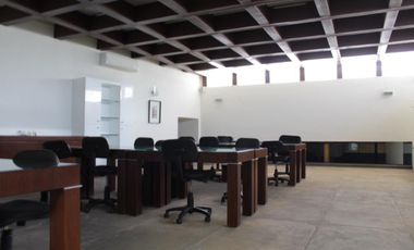 Edificio de lujo  en Avenida Tepopazolco ideal corporativo