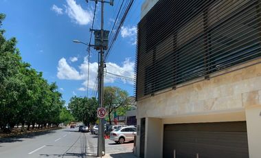 Edificio de lujo  en Avenida Tepopazolco ideal corporativo