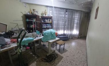 SE VENDE CASA CON LOTE PROPIO EN VILLA SARMIENTO. CALLE J.PORTELA AL 1200, 3 AMBIENTES CON COCHERA. SUSANA QUINELLI NEGOCIOS INMOBILIARIOS 4 659 5544 