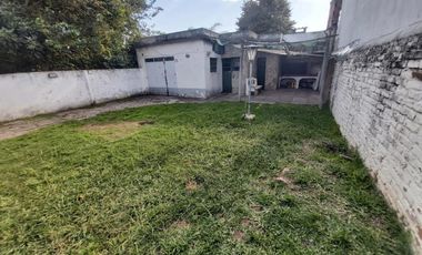 SE VENDE CASA CON LOTE PROPIO EN VILLA SARMIENTO. CALLE J.PORTELA AL 1200, 3 AMBIENTES CON COCHERA. SUSANA QUINELLI NEGOCIOS INMOBILIARIOS 4 659 5544 