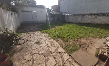 SE VENDE CASA CON LOTE PROPIO EN VILLA SARMIENTO. CALLE J.PORTELA AL 1200, 3 AMBIENTES CON COCHERA. SUSANA QUINELLI NEGOCIOS INMOBILIARIOS 4 659 5544 