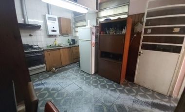 SE VENDE CASA CON LOTE PROPIO EN VILLA SARMIENTO. CALLE J.PORTELA AL 1200, 3 AMBIENTES CON COCHERA. SUSANA QUINELLI NEGOCIOS INMOBILIARIOS 4 659 5544 