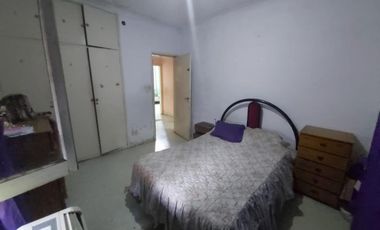 SE VENDE CASA CON LOTE PROPIO EN VILLA SARMIENTO. CALLE J.PORTELA AL 1200, 3 AMBIENTES CON COCHERA. SUSANA QUINELLI NEGOCIOS INMOBILIARIOS 4 659 5544 