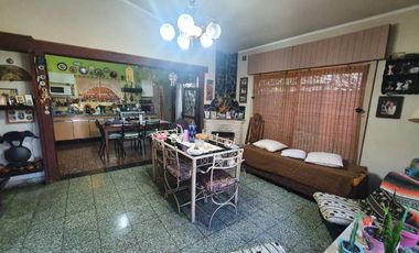 Casa con Departamento en venta en San Antonio de Padua Sur