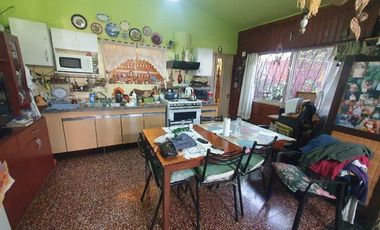 Casa con Departamento en venta en San Antonio de Padua Sur