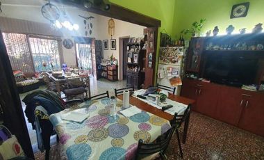 Casa con Departamento en venta en San Antonio de Padua Sur