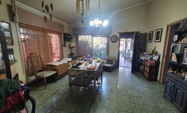 Casa con Departamento en venta en San Antonio de Padua Sur