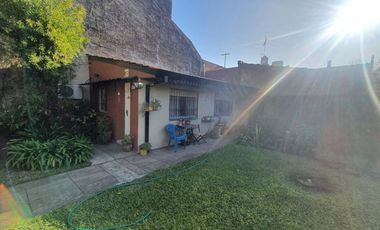 Casa con Departamento en venta en San Antonio de Padua Sur