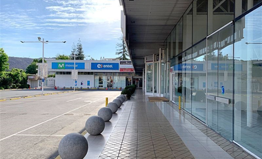 Local Comercial en Arriendo en Strip Center – Small Service