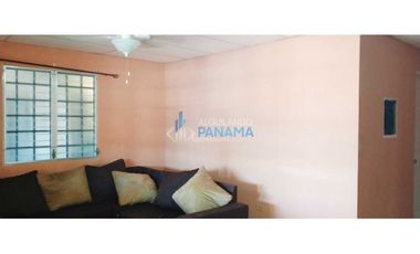 Se alquila acogedora casa en David, residencial céntrico y tranquilo