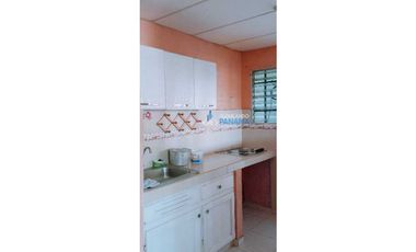 Se alquila acogedora casa en David, residencial céntrico y tranquilo