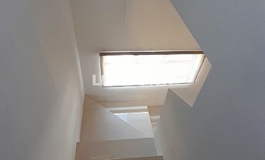 Disewakan Tahunan Murah Rumah 2 Lantai di Surabaya Barat Wisata Bukit Mas