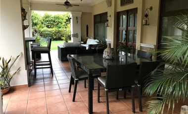 CASA CLAYTON CAMINO DE CRUCES 903M2