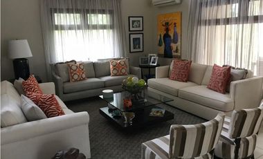 CASA CLAYTON CAMINO DE CRUCES 903M2