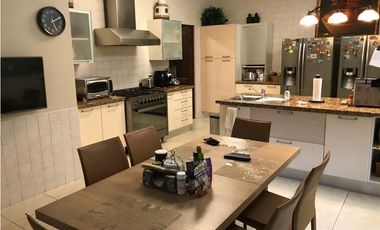 CASA CLAYTON CAMINO DE CRUCES 903M2