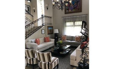 CASA CLAYTON CAMINO DE CRUCES 903M2