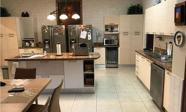 CASA CLAYTON CAMINO DE CRUCES 903M2