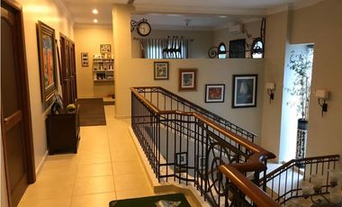 CASA CLAYTON CAMINO DE CRUCES 903M2