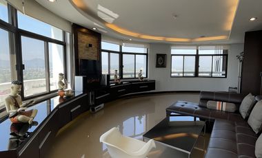 Beautiful 2 Bed 1 Living Corner Unit Sea View for Sale